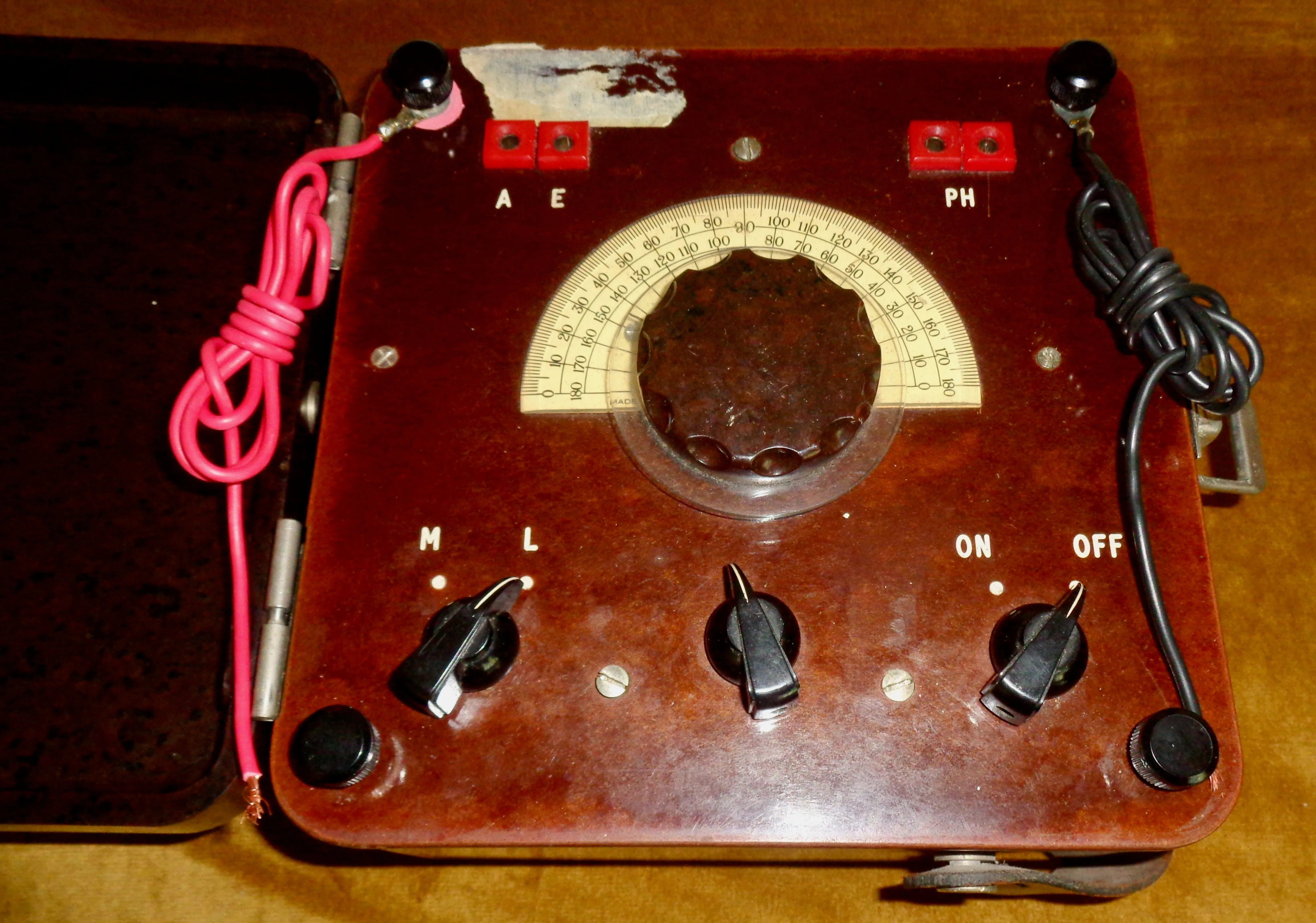 1940s MW /LW Crystal Radio In A Bakelite Case