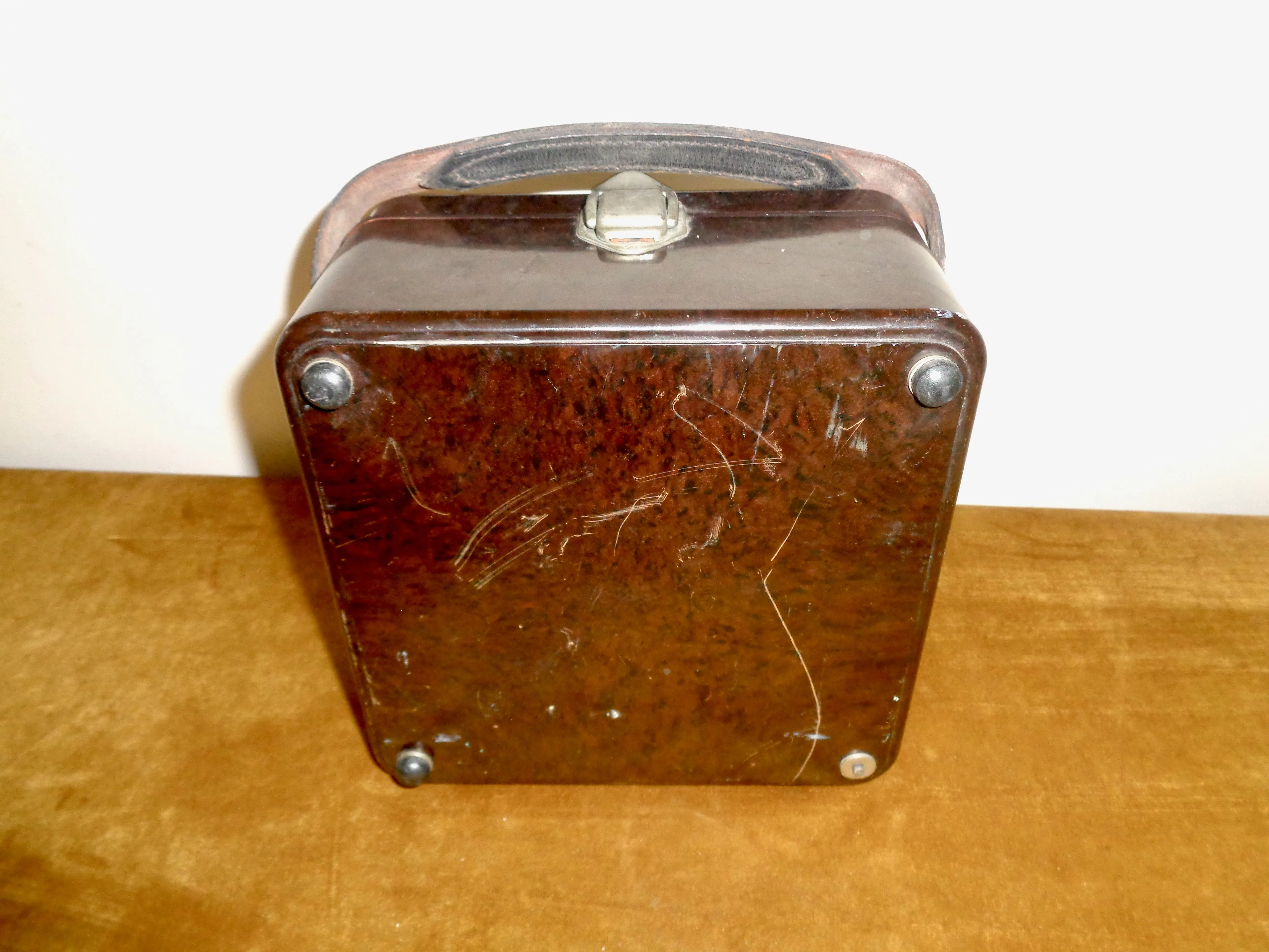 1940s MW /LW Crystal Radio In A Bakelite Case