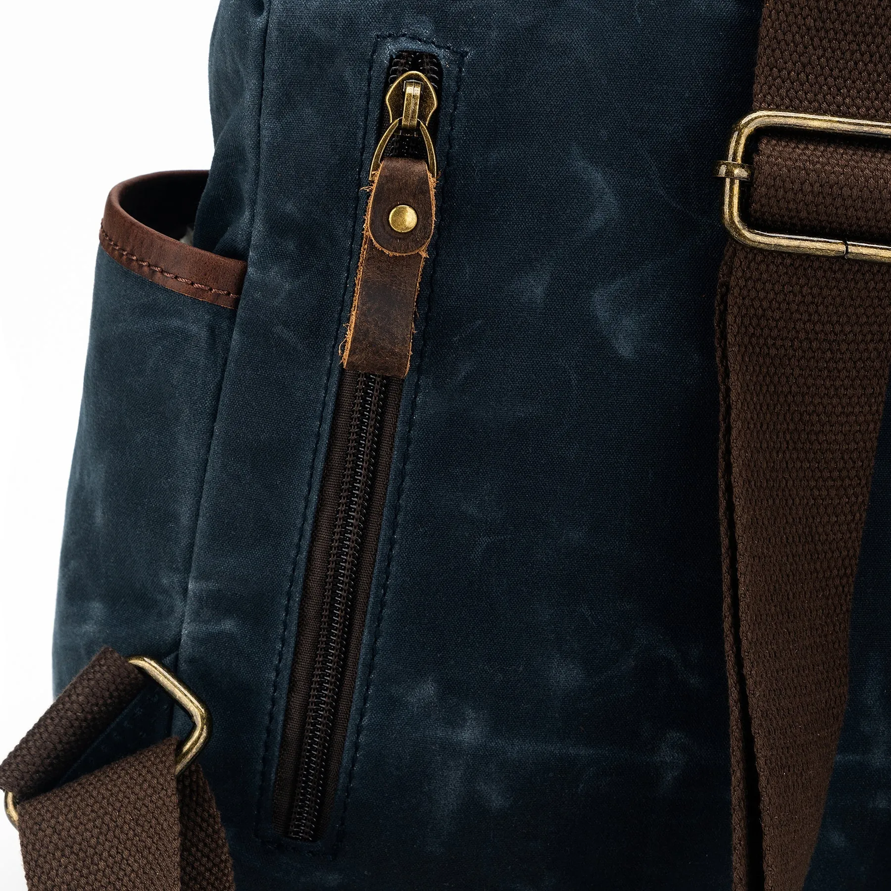 Della Q: Maker's Midi Backpack