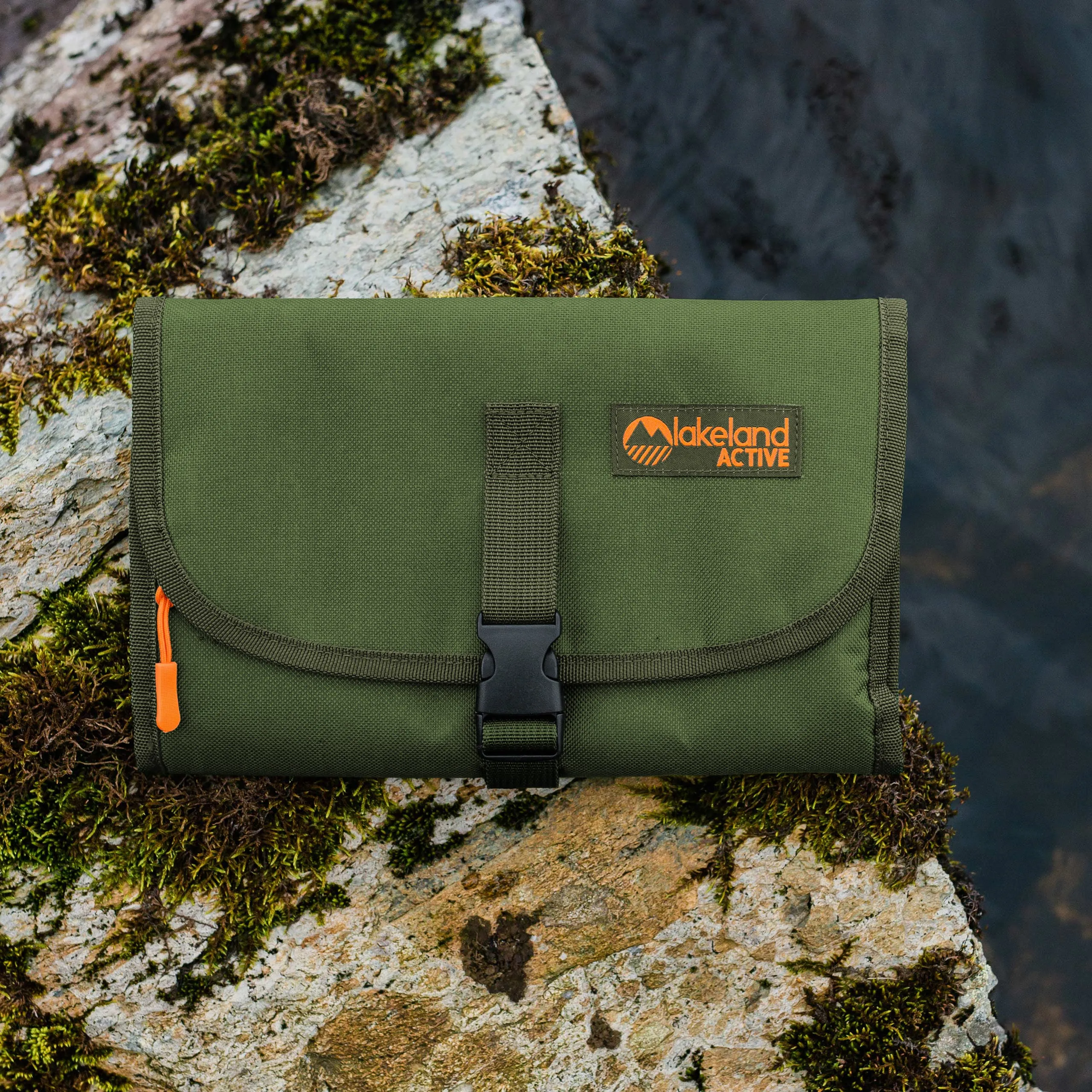 Eskdale Fold Out Hanging Travel Toiletry Bag