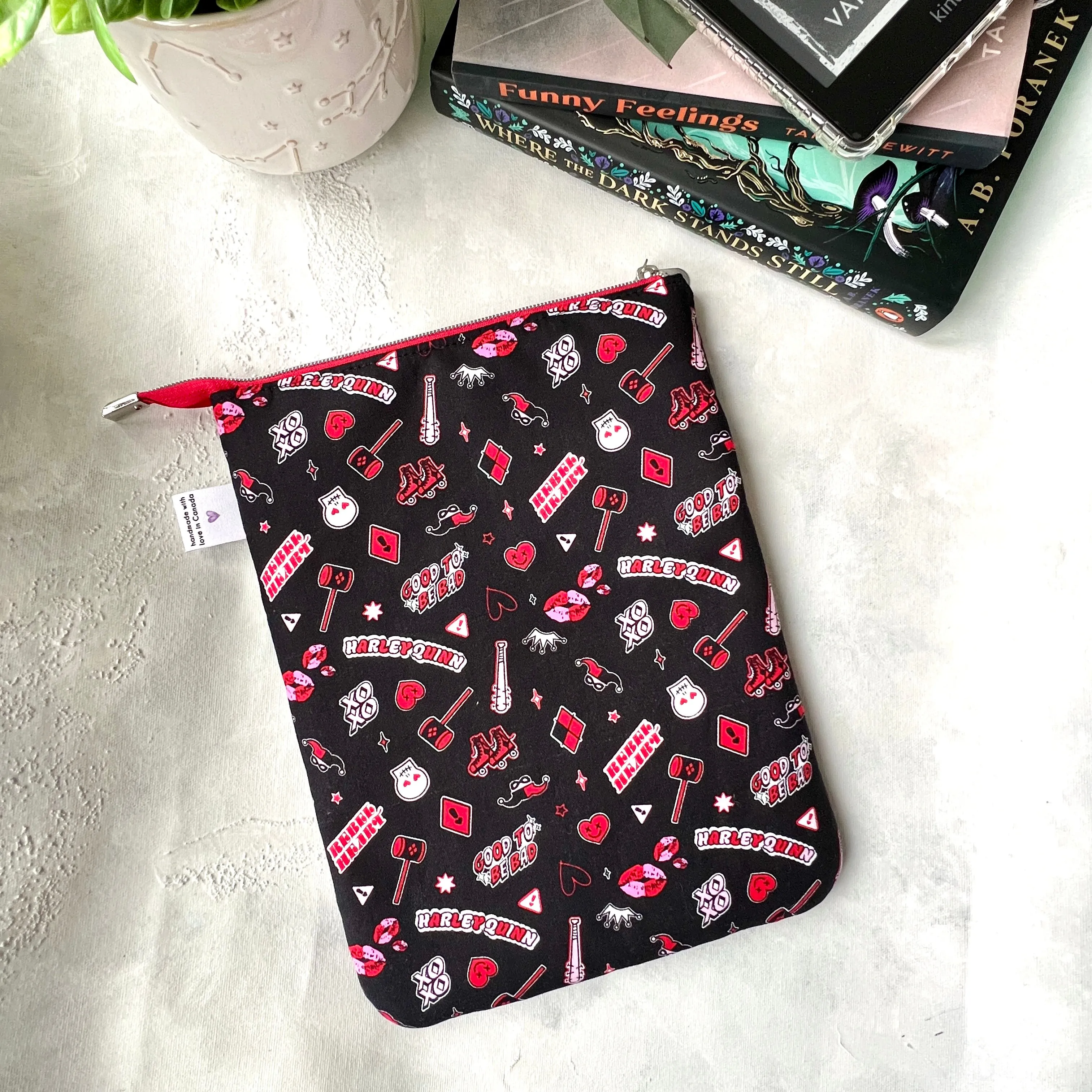 Harley Quinn -  Zippered Book Sleeve