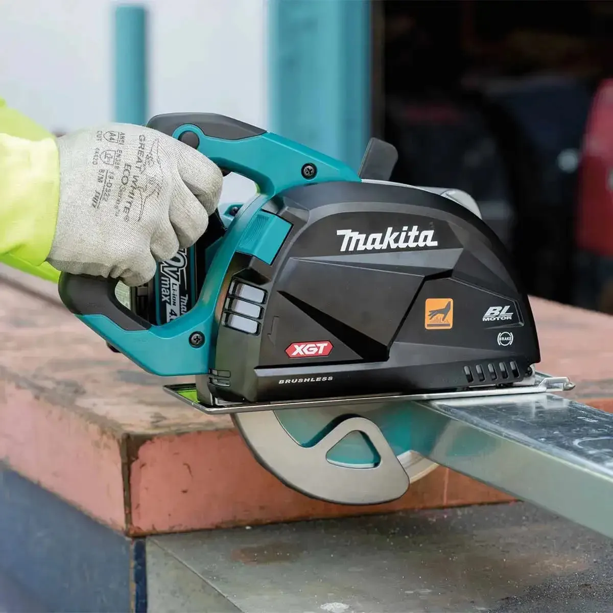 Makita 40V Max XGT Brushless Cordless 7 1/4" Metal Cutting Saw Kit