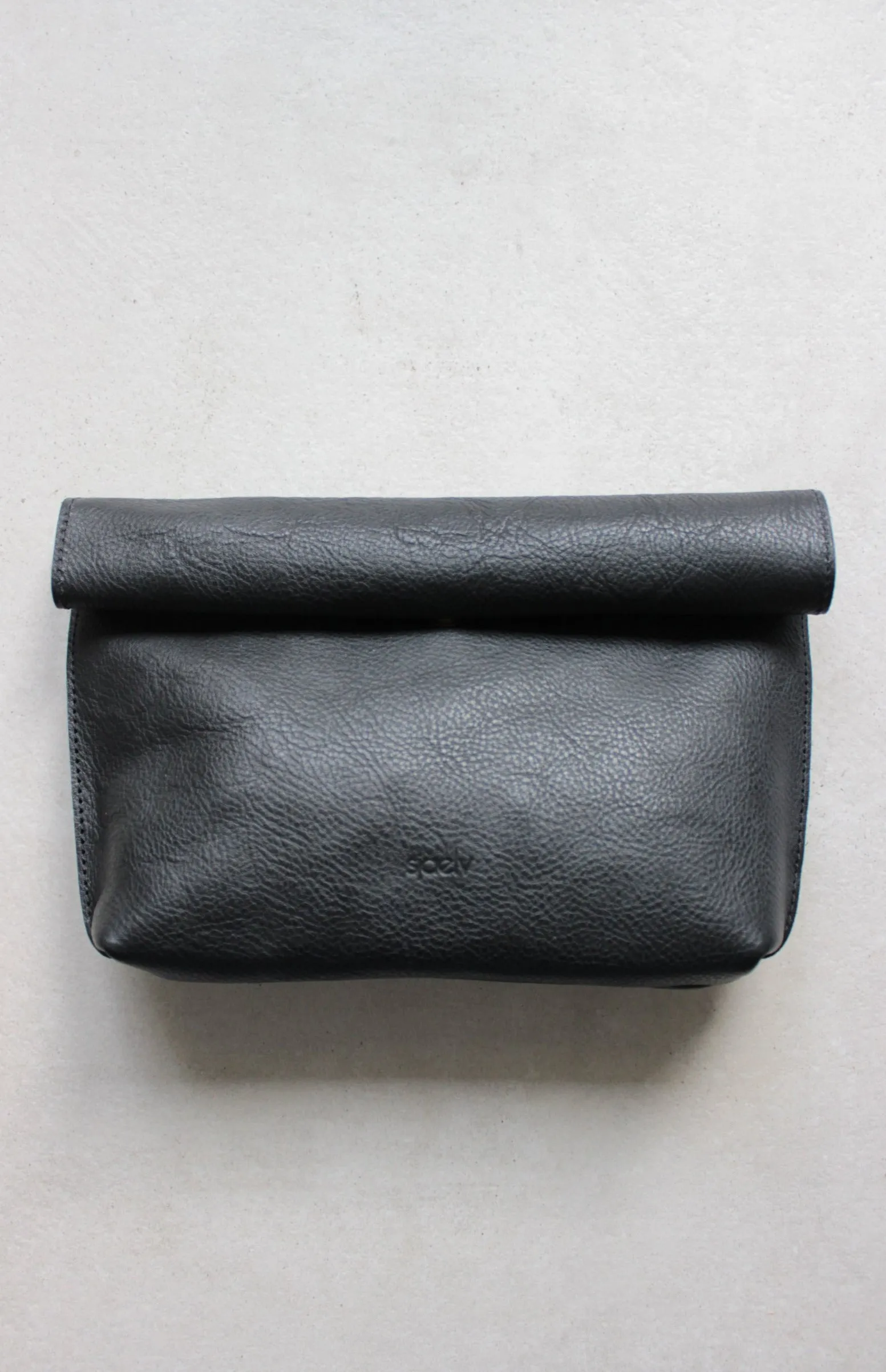 Roll top clutch black