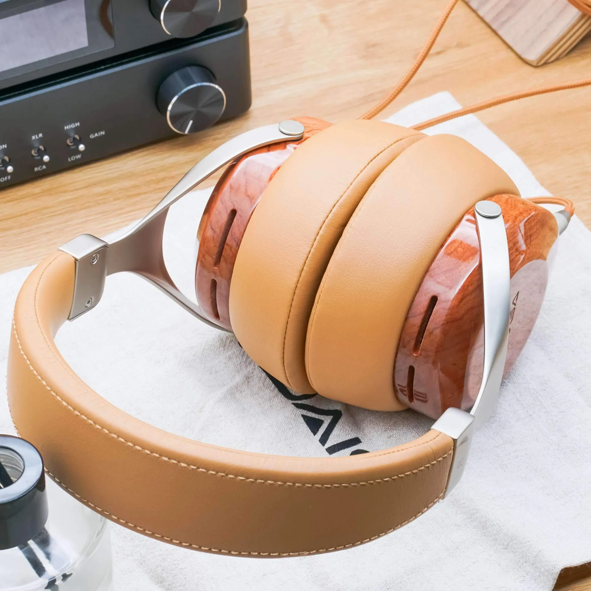 SIVGA SV021 Over-ear Close back Solid Wood Headphone