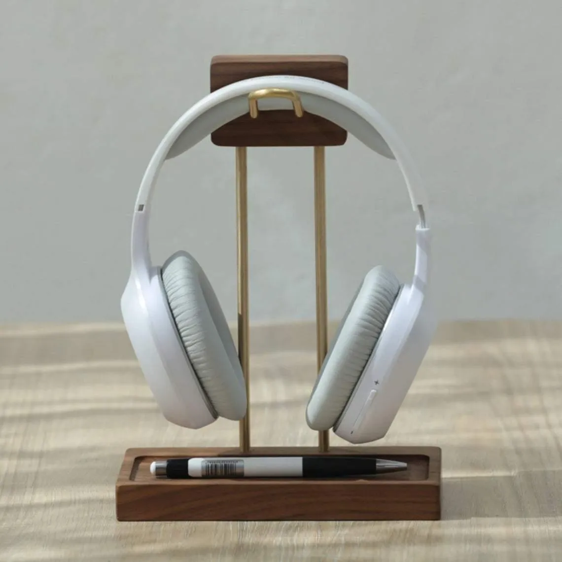 Stylish Earphone Stand with USB Ports