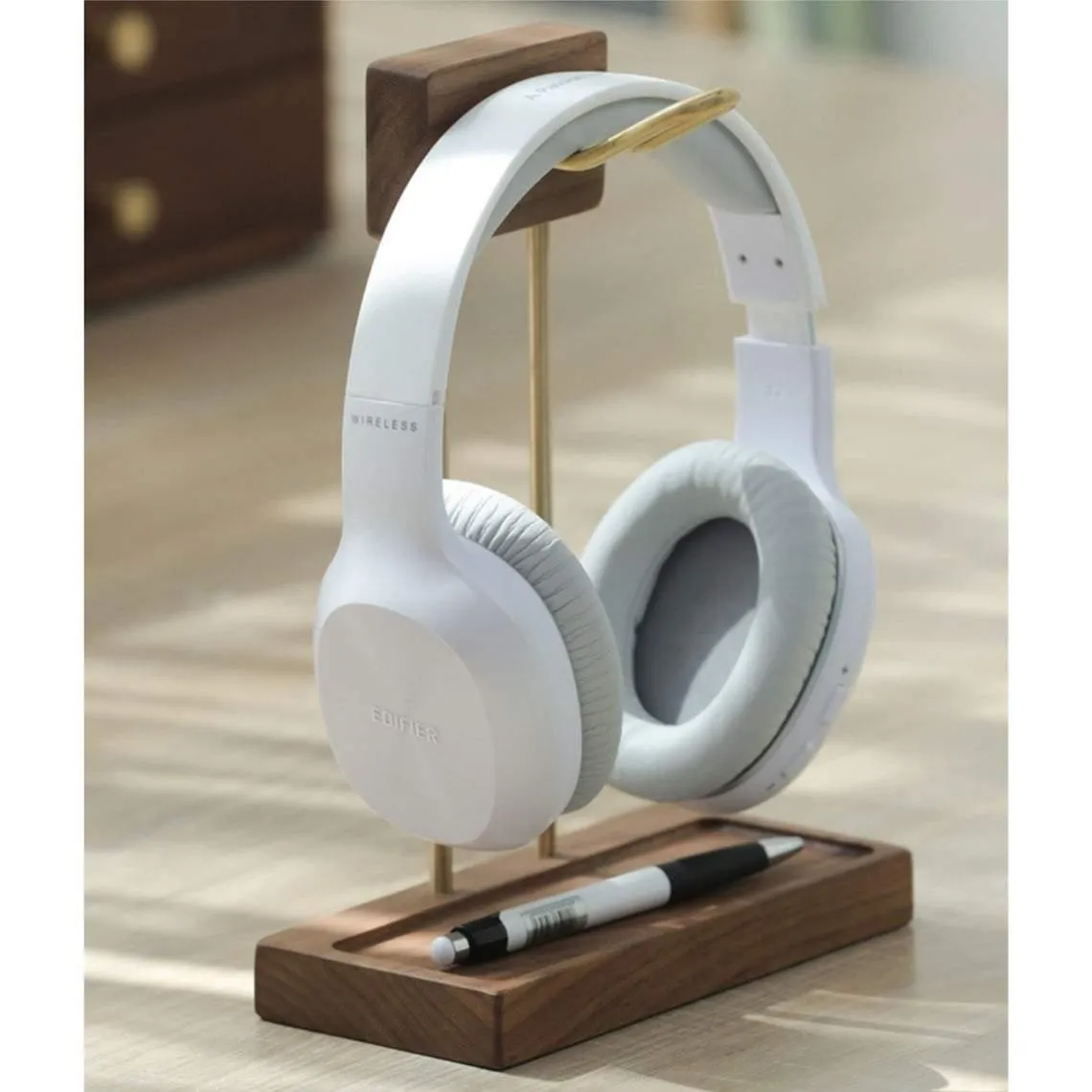 Stylish Earphone Stand with USB Ports