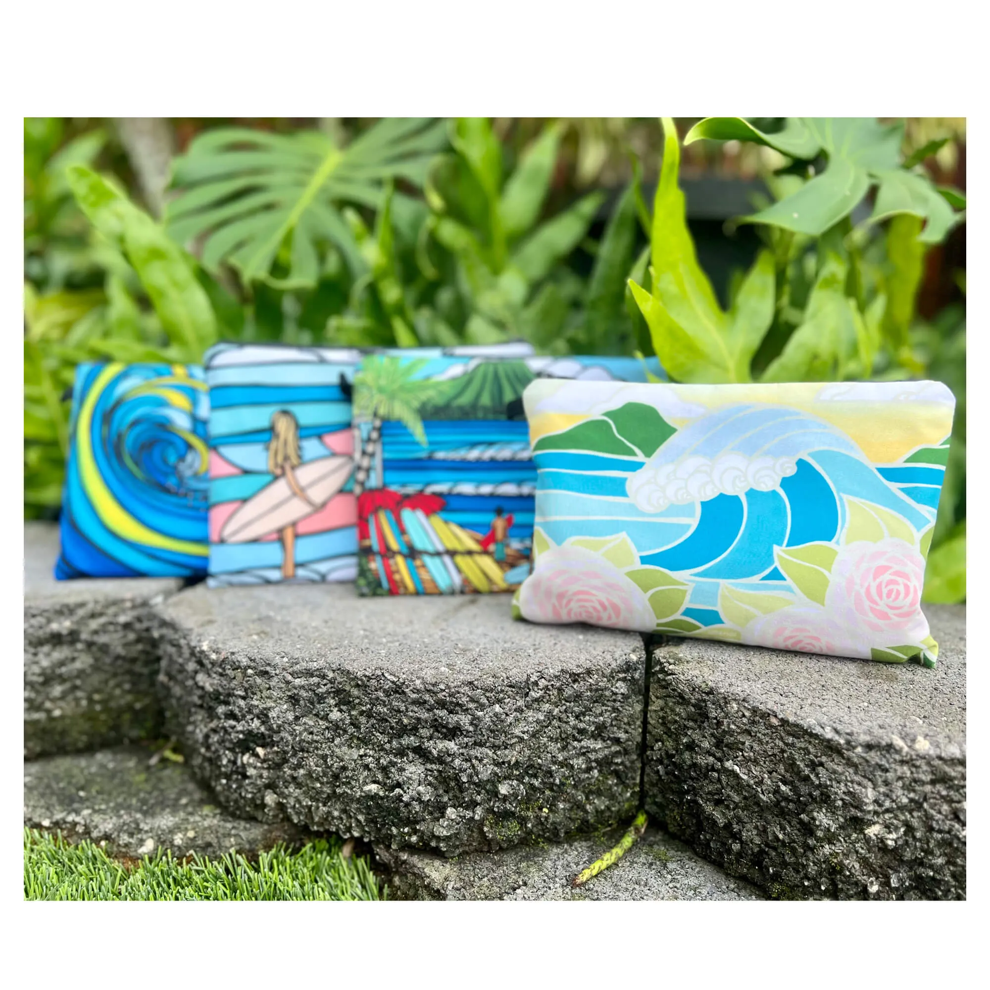 Waikiki Holiday Beach Clutch